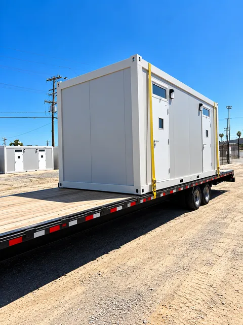 Accommodation unit on a delivery vehicle