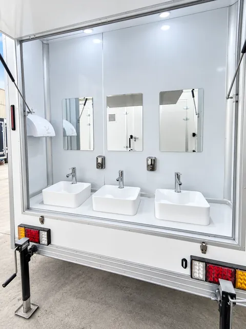 Exterior handwashing sink and mirrors