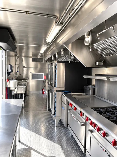 Kitchen cooking line and ventilation canopy