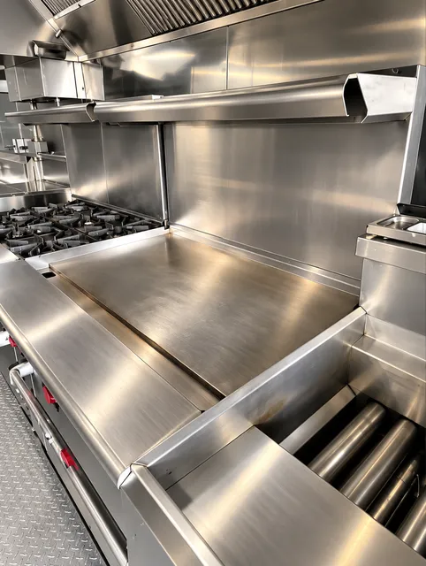 Commercial flat-top griddle and gas range